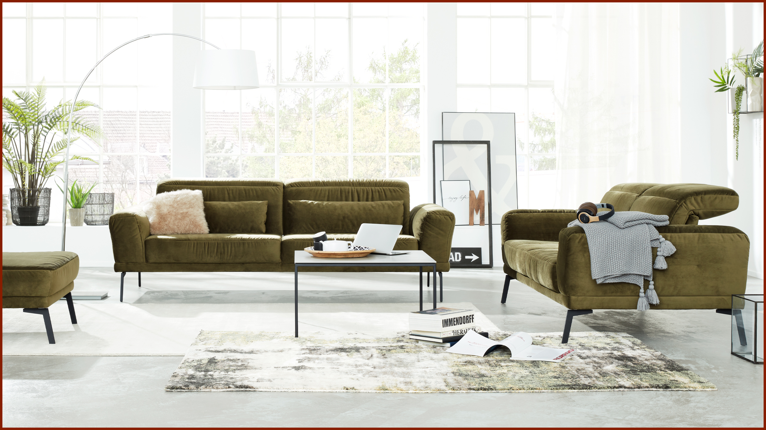 Elegantes Interliving Sofa in Samt-Optik