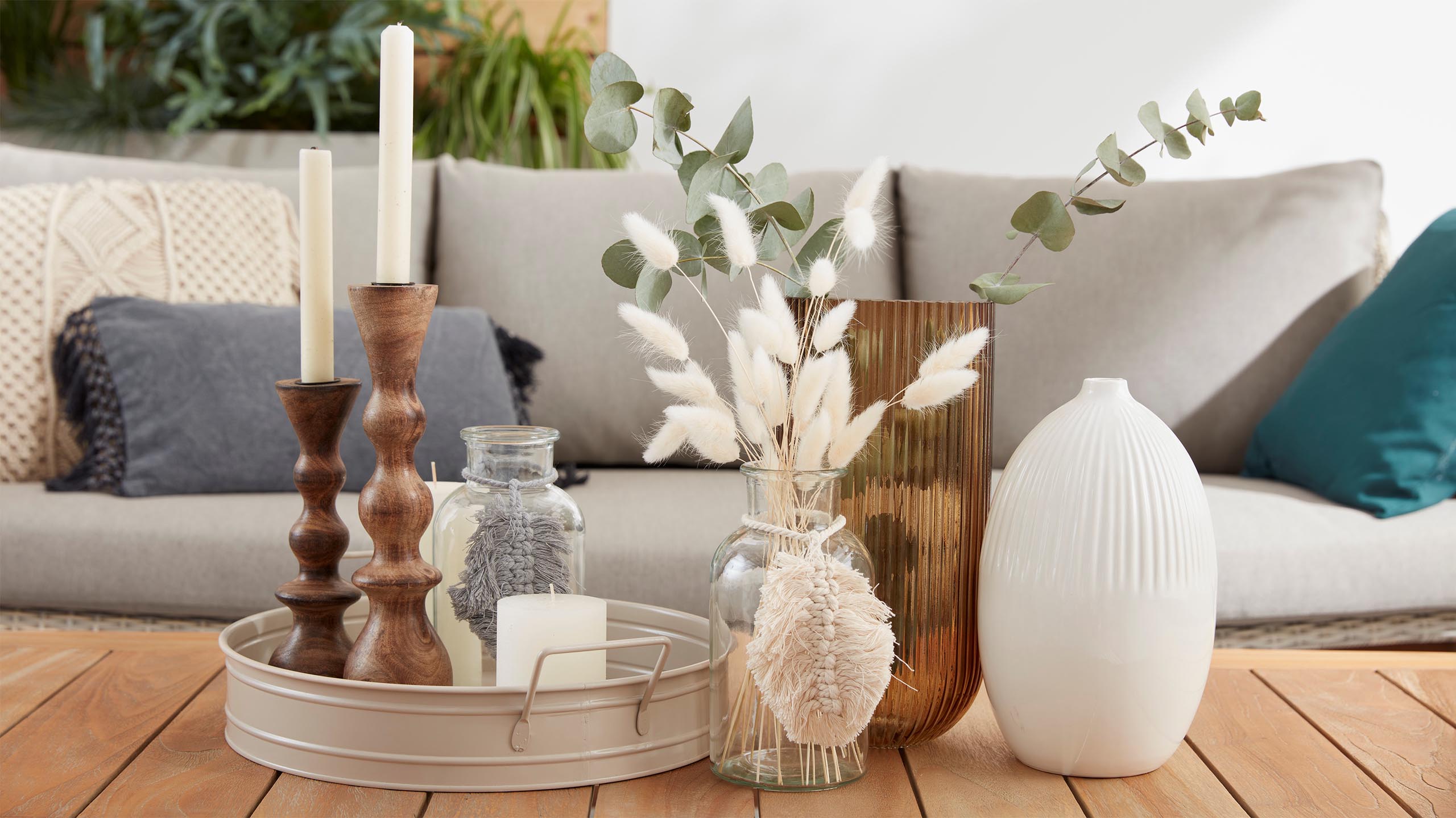 Vasen-Arrangement im Boho Stil