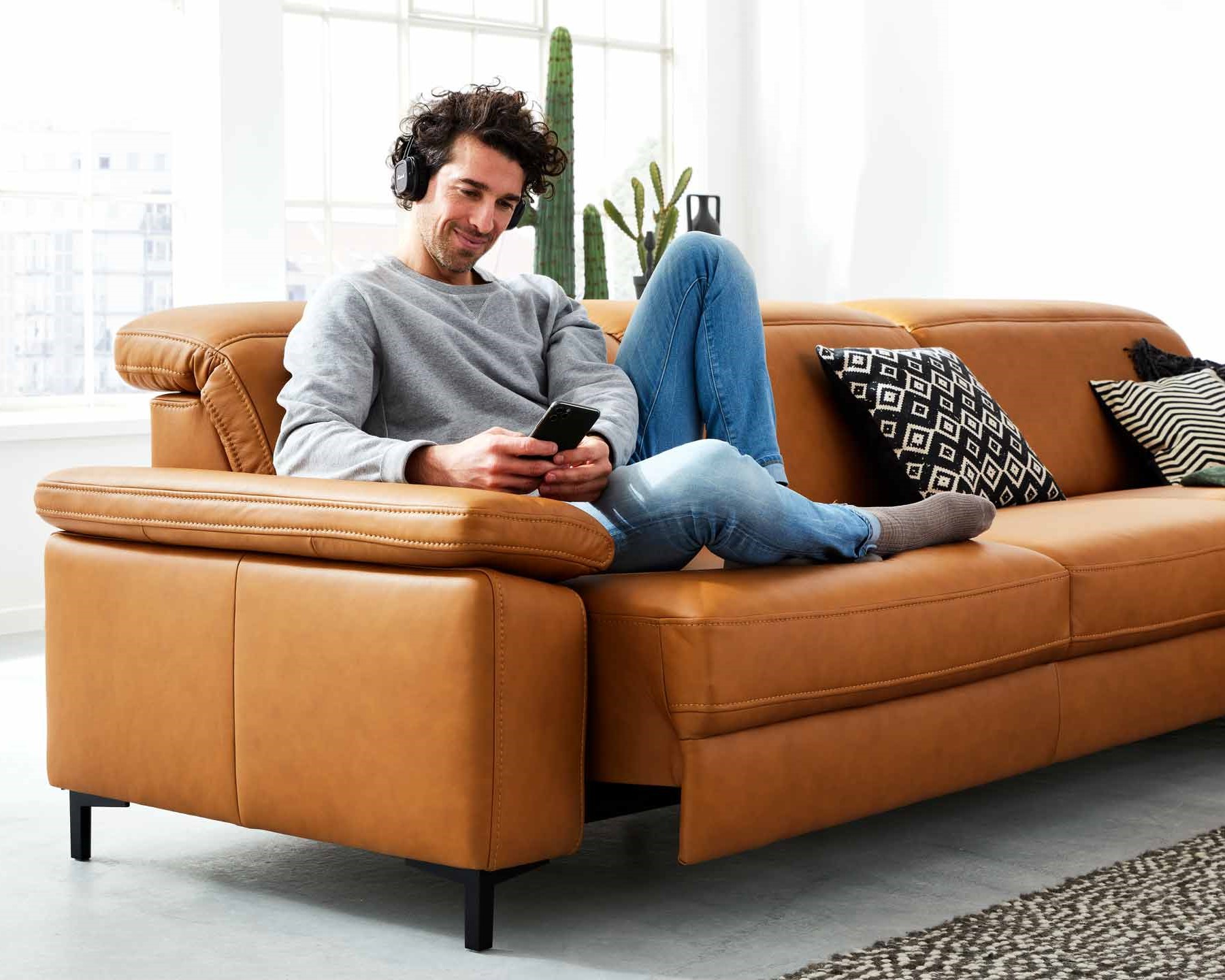 Motorische Sitztiefenverstellung bei Interliving Sofa Serie 4054